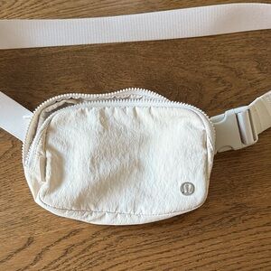 lululemon everywhere belt bag
